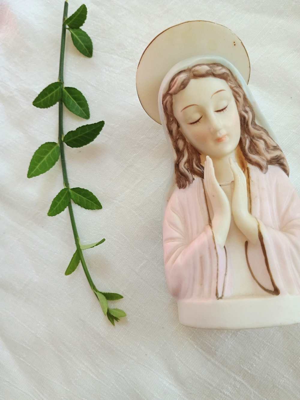 🦢 COQUETTE CORE 🦢 VTG Bisque Mary Bust, Praying Hands, Regency Vibes